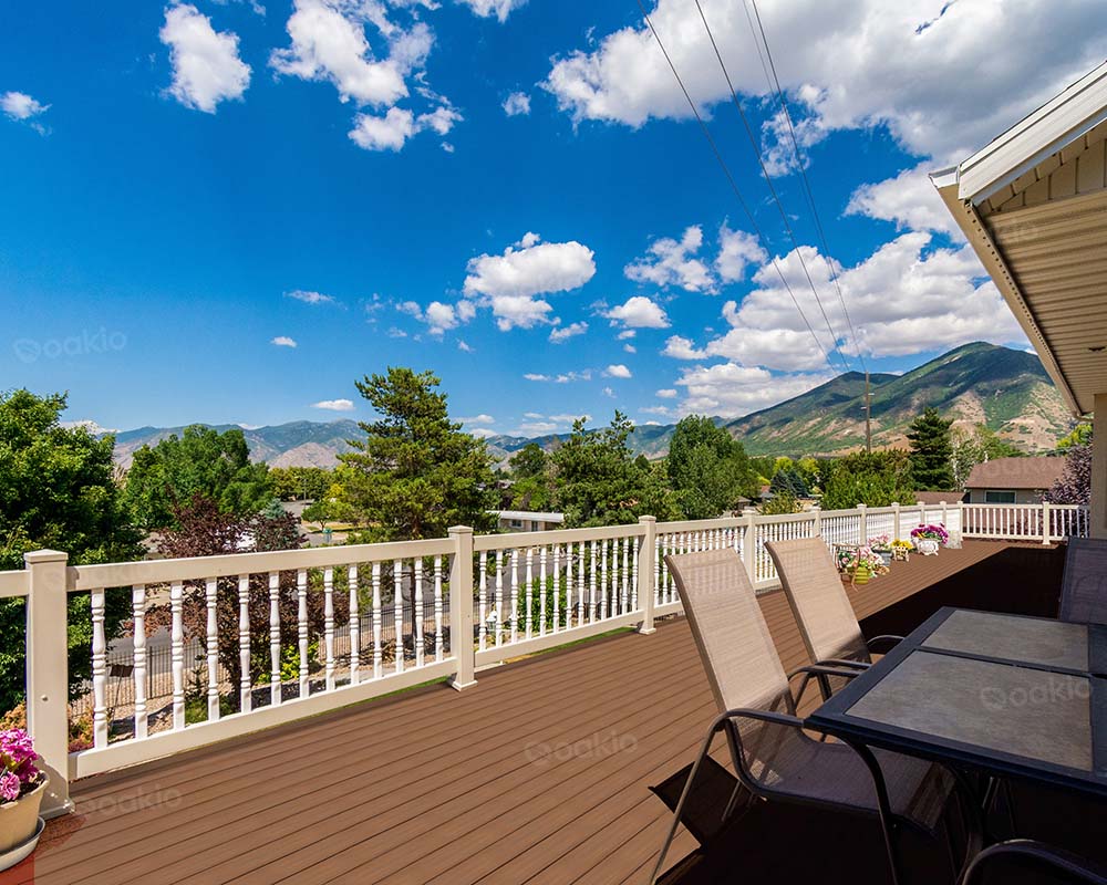 decking material: PVC vs. Composite Decking