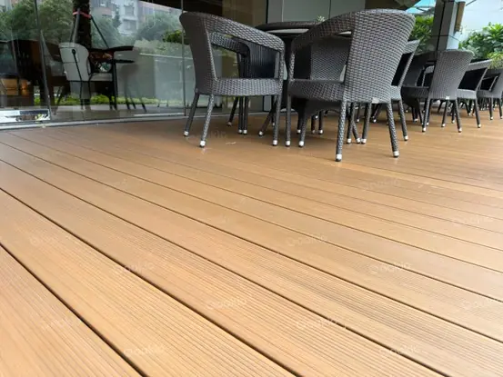 oakio-proshield-composite-decking-for-commerical-use