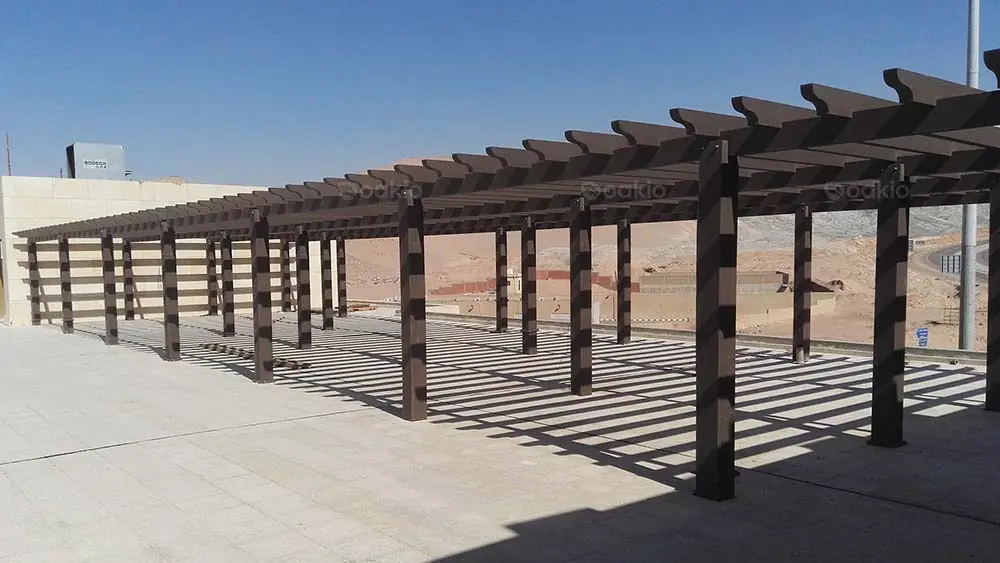 a yard with oakio wpc pergola