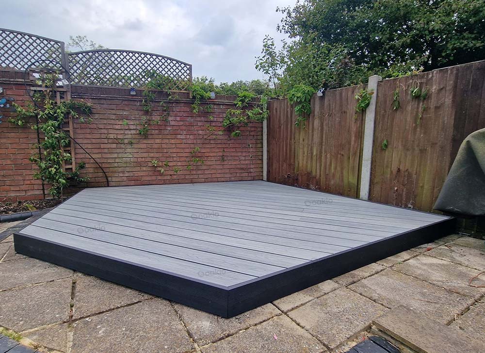 Floating Deck with oakio wpc decking