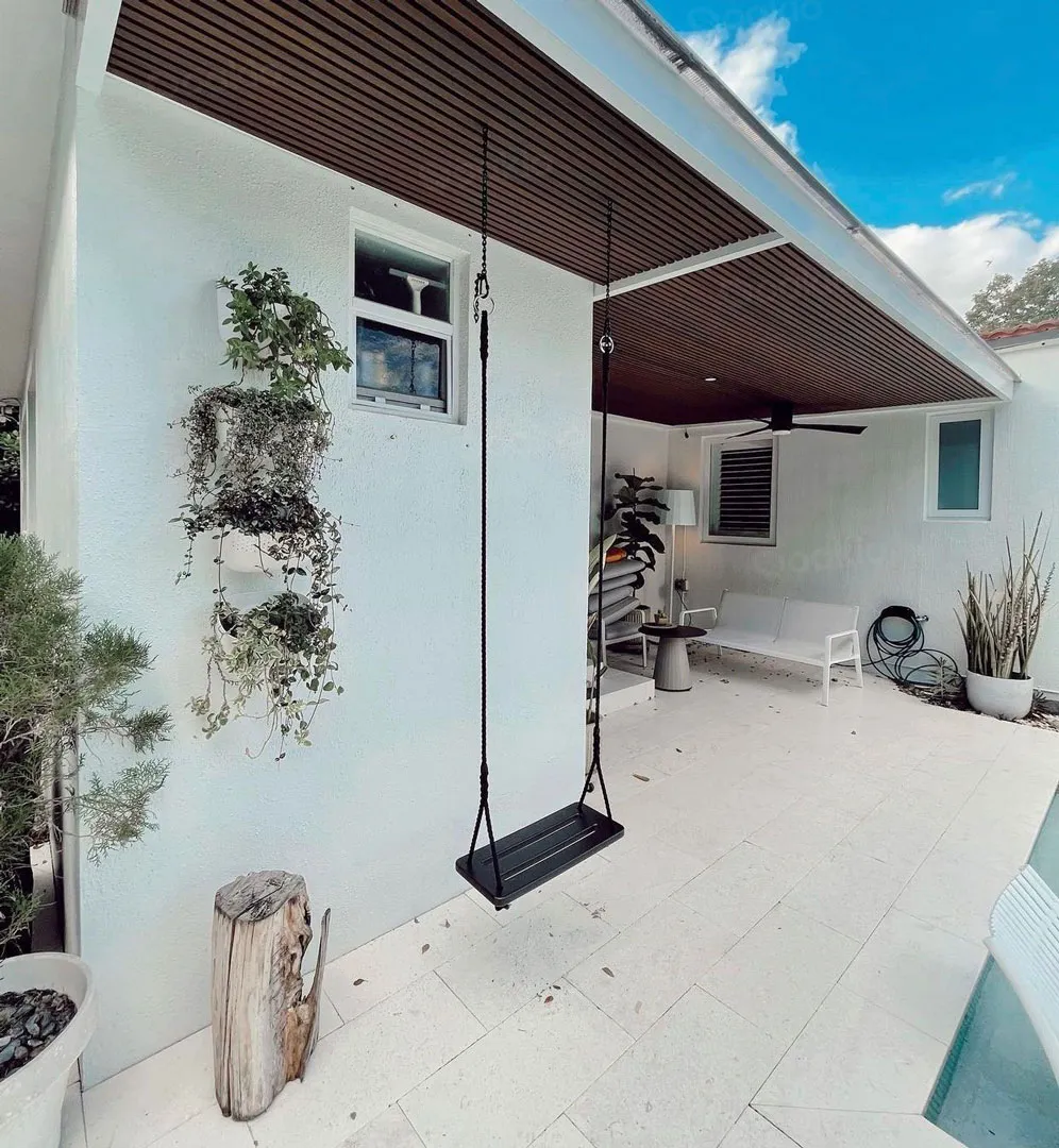 a backyard with oakio wpc cladding as ceiling panels